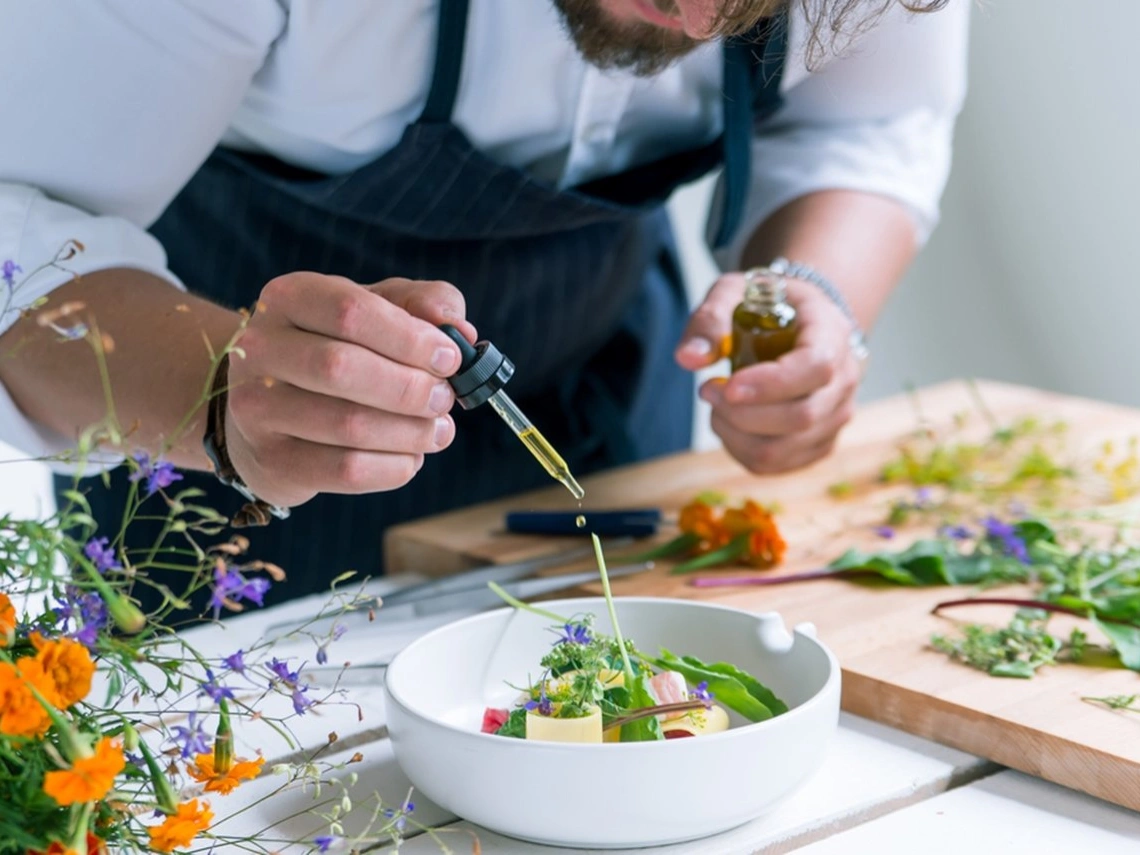 Private Chef vs Catering: Which Service Is Right for You This Season