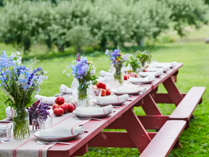 Spring & Summer Entertaining Made Easy: A Fresh Approach to Catering at Home